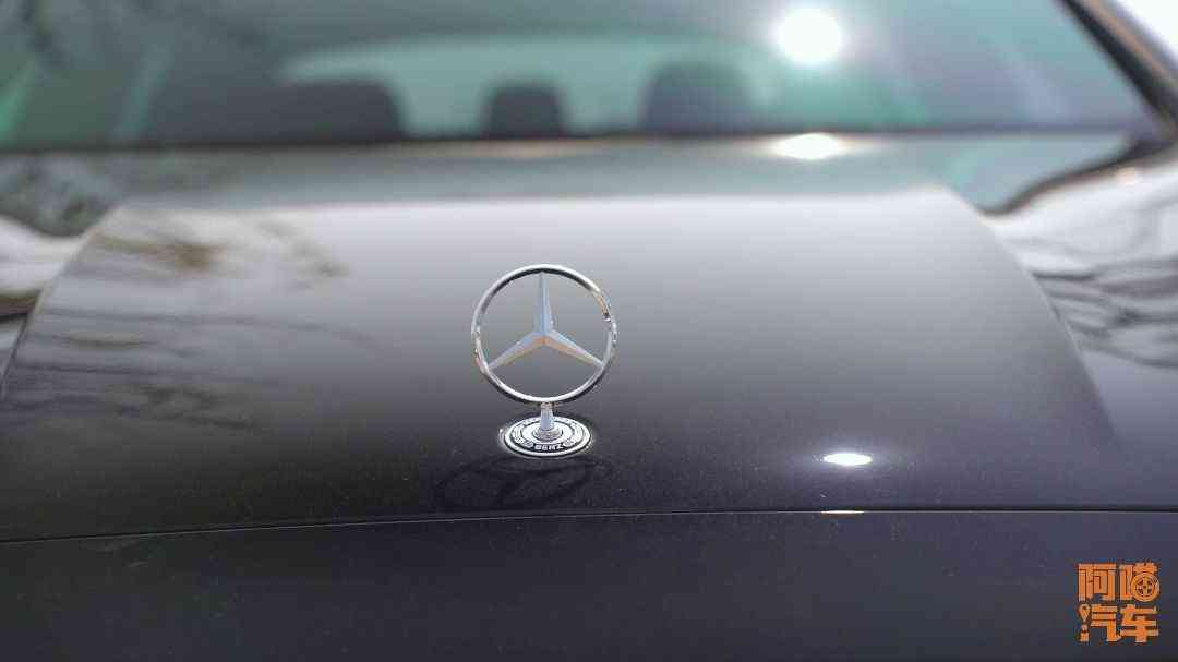 奔驰e300怎么样 BBA不行了？在国产新能源多轮围剿下，为何唯独奔驰E级还能坚挺？