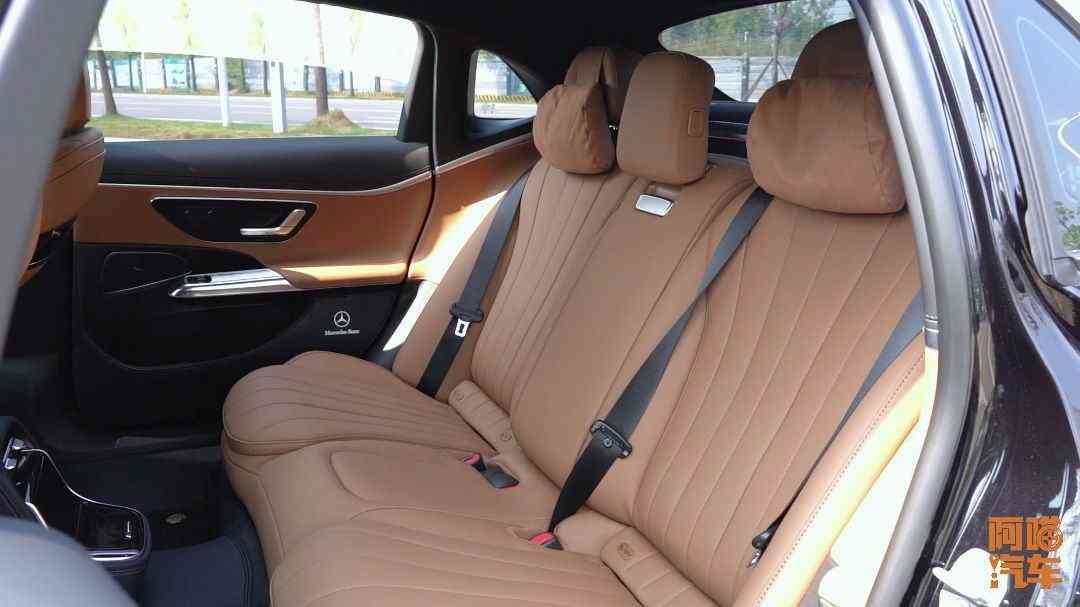 奔驰e300怎么样 BBA不行了？在国产新能源多轮围剿下，为何唯独奔驰E级还能坚挺？