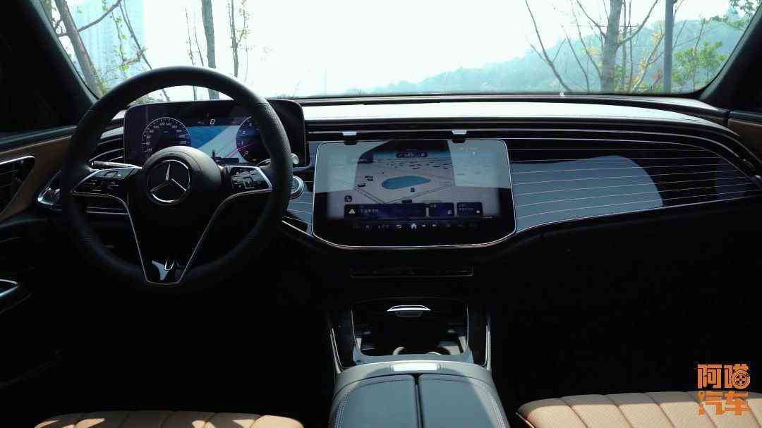 奔驰e300怎么样 BBA不行了？在国产新能源多轮围剿下，为何唯独奔驰E级还能坚挺？