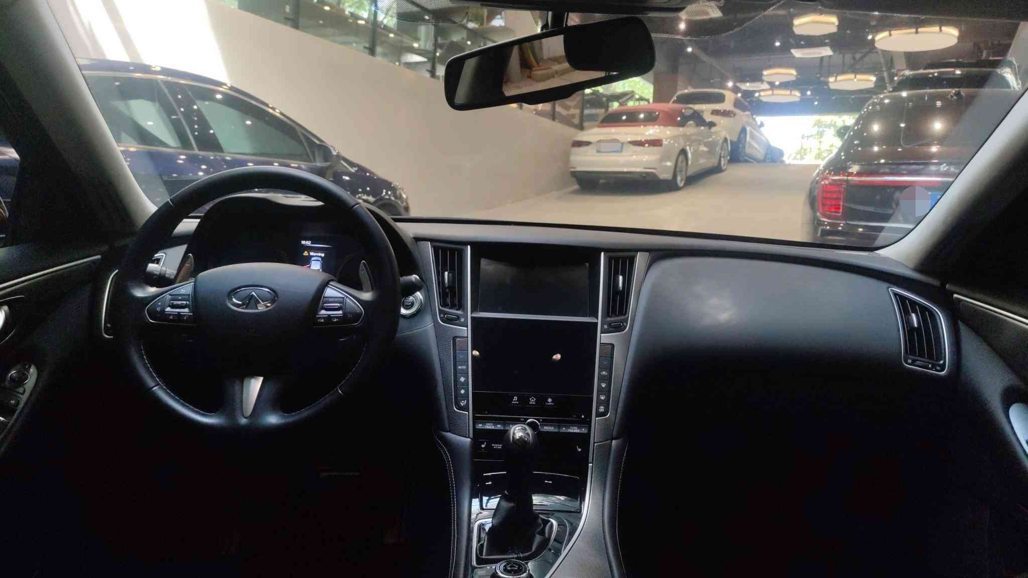英菲尼迪怎么样 经常出差跑高速，大哥买台37L英菲尼迪Q50，直言比电车舒服得多