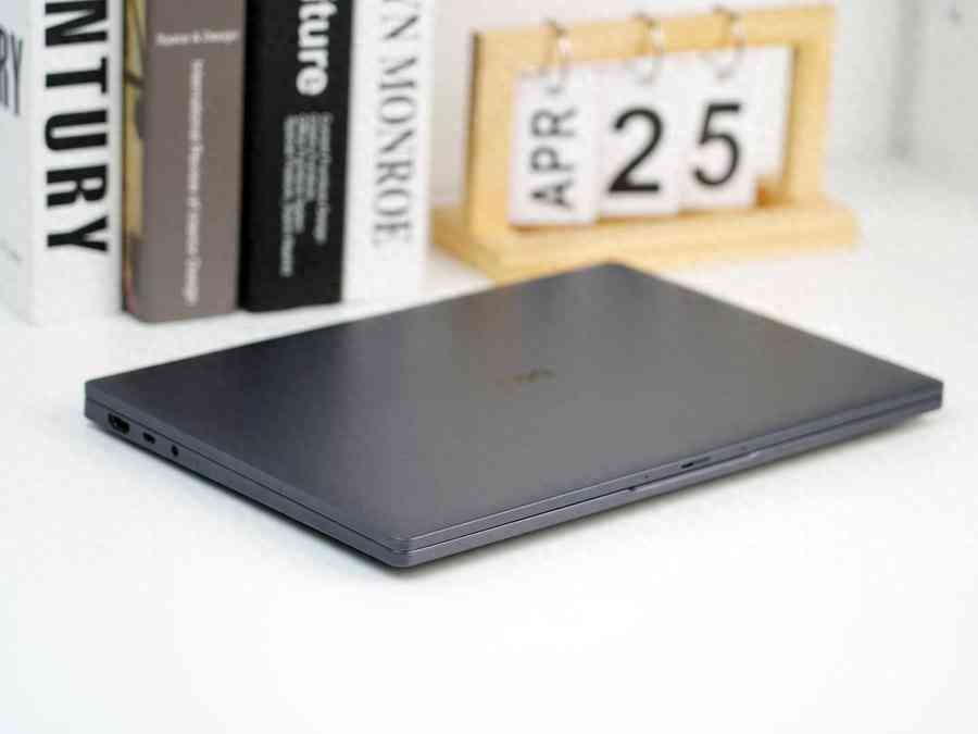 性能强劲的长续航轻薄旗舰笔记本电脑 Dell Pro 14 Premium评测