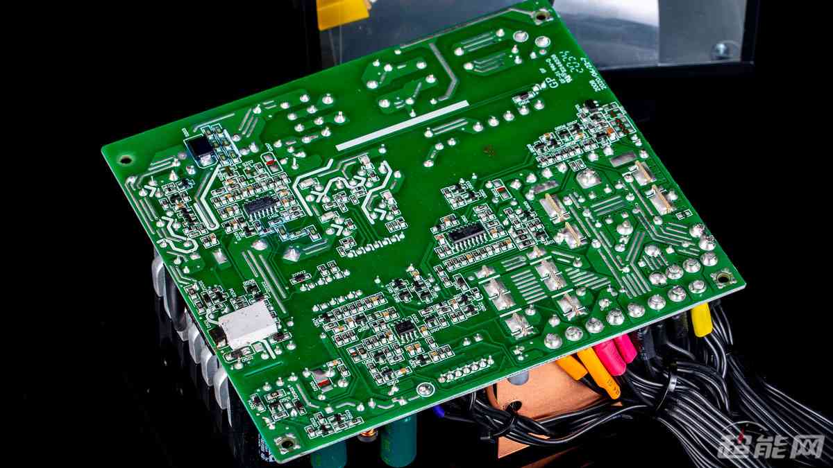 酷冷至尊G700 GOLD电源评测：高性价比的中高功率之选