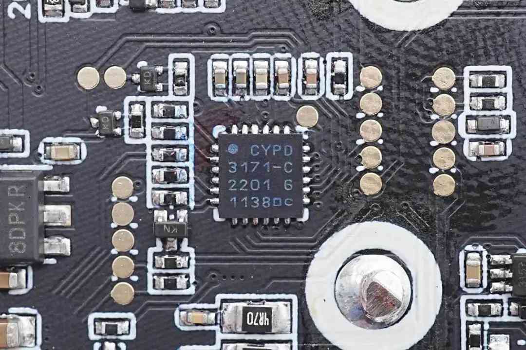 安克充电宝怎么样 数显充电宝选购指南!安克热门款拆解,这些芯片决定你的充电体验 安克充电宝怎么样 数显充电宝选购指南!安克热门款拆解,这些芯片决定你的充电体验