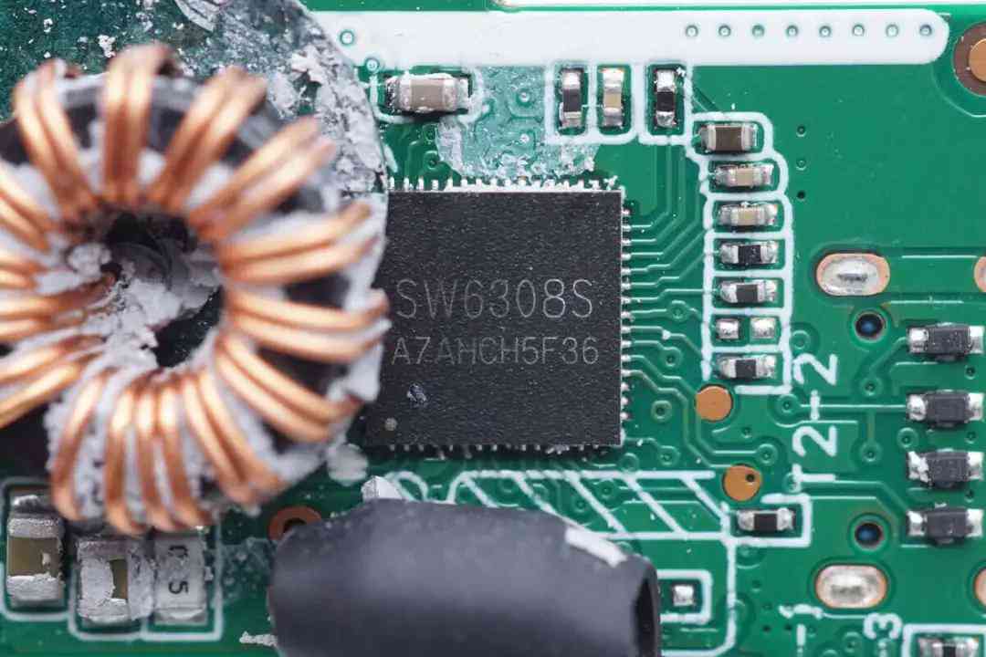 安克充电宝怎么样 数显充电宝选购指南!安克热门款拆解,这些芯片决定你的充电体验 安克充电宝怎么样 数显充电宝选购指南!安克热门款拆解,这些芯片决定你的充电体验