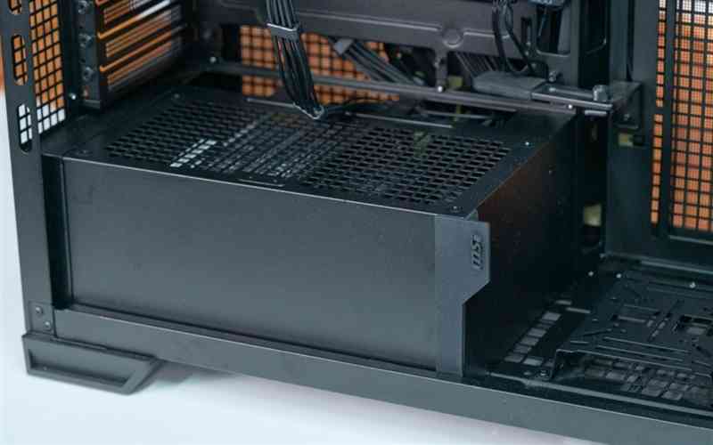 微星机箱怎么样？微星MPG VELOX 300R AIRFLOW PZ刀锋装机评测：散热强大，满足你对大机箱的最苛刻需求